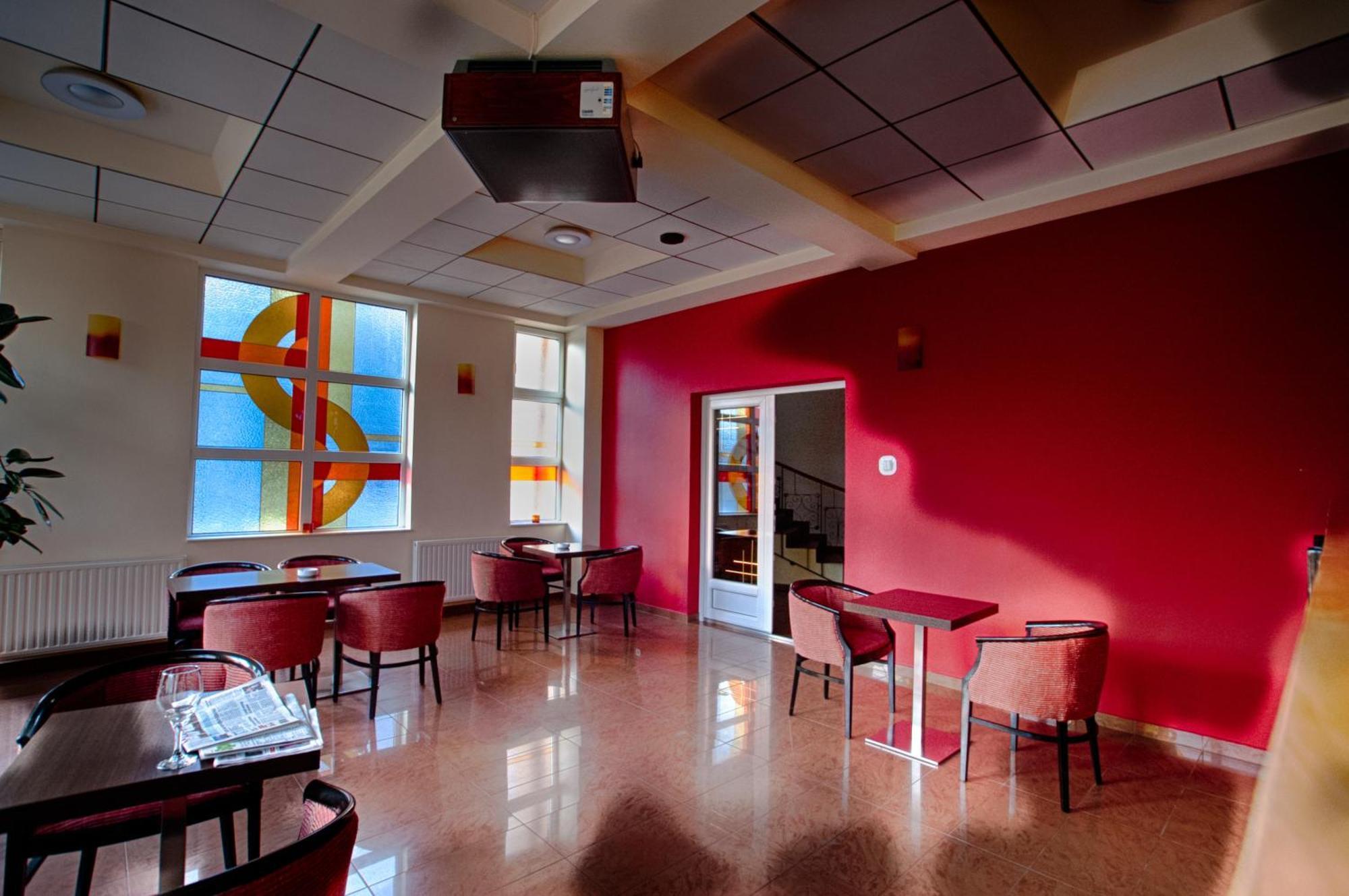 Hotel Melody Oradea Exteriör bild