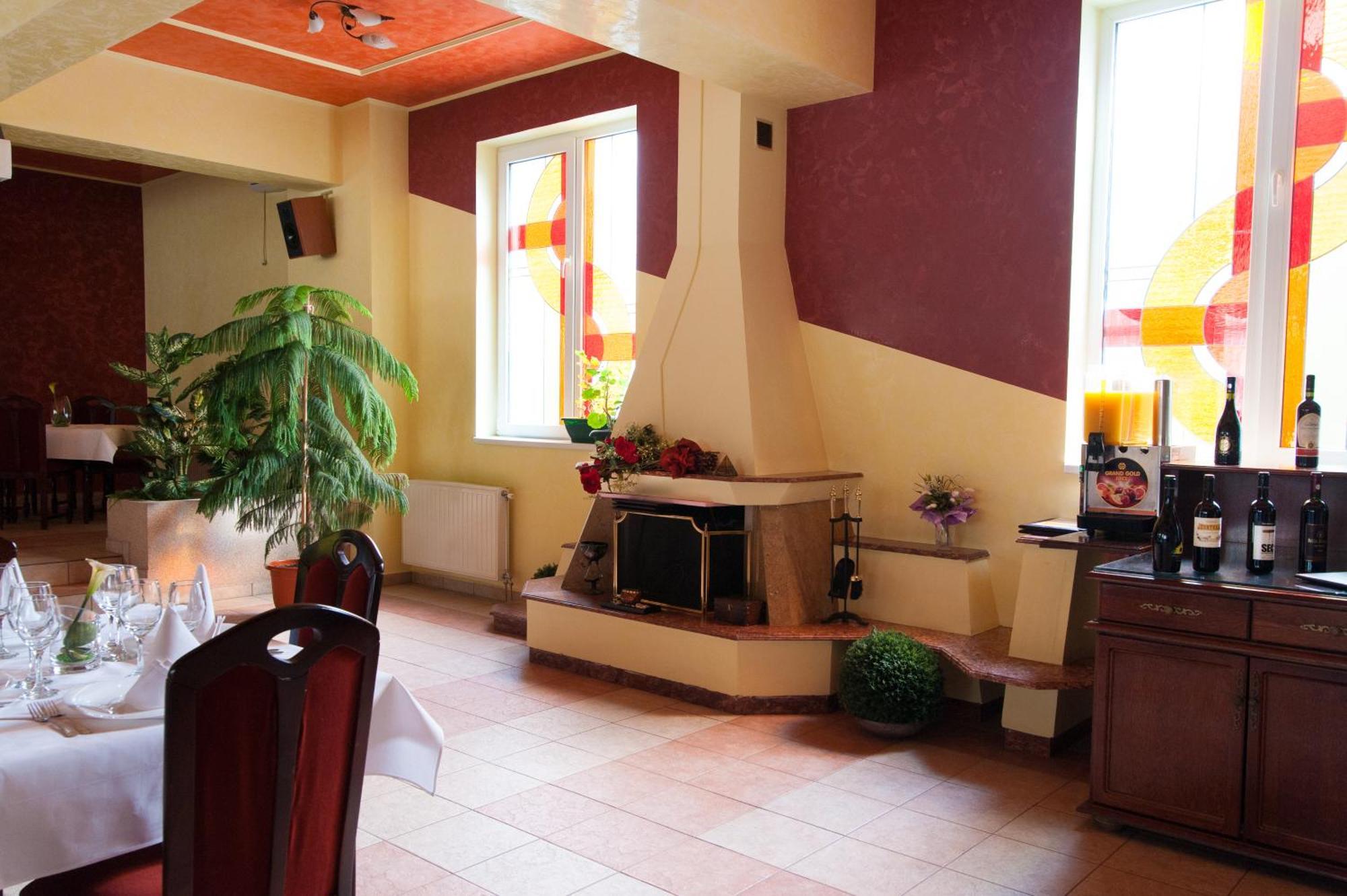Hotel Melody Oradea Exteriör bild