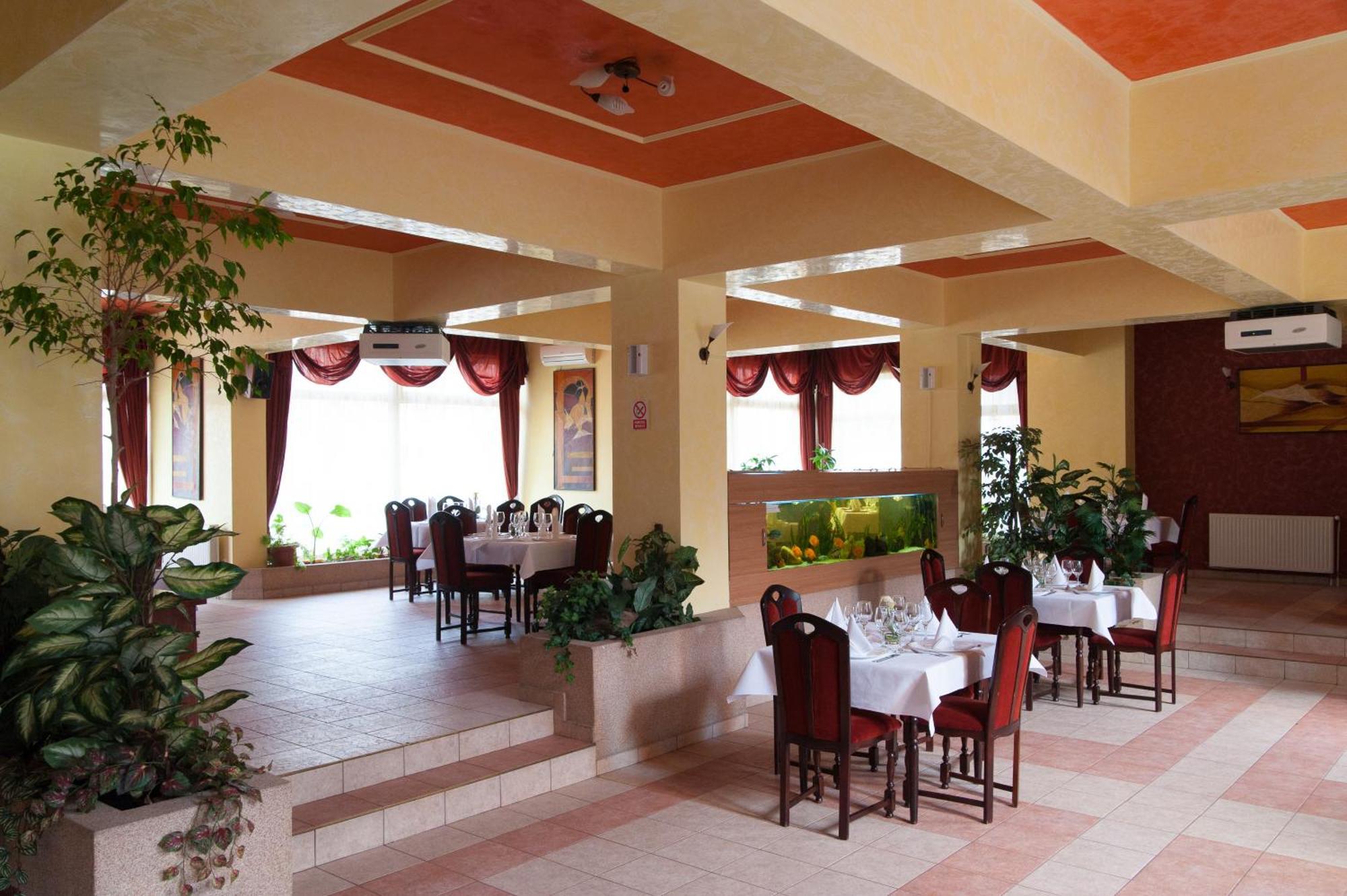 Hotel Melody Oradea Exteriör bild