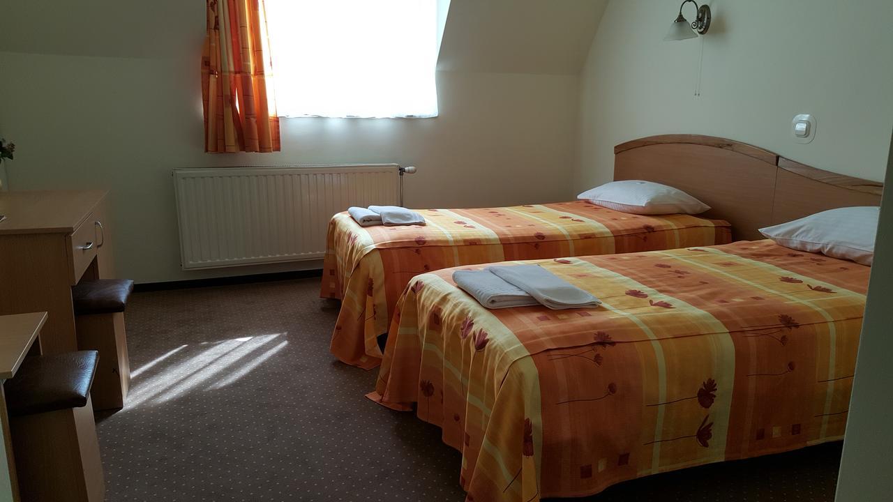 Hotel Melody Oradea Exteriör bild