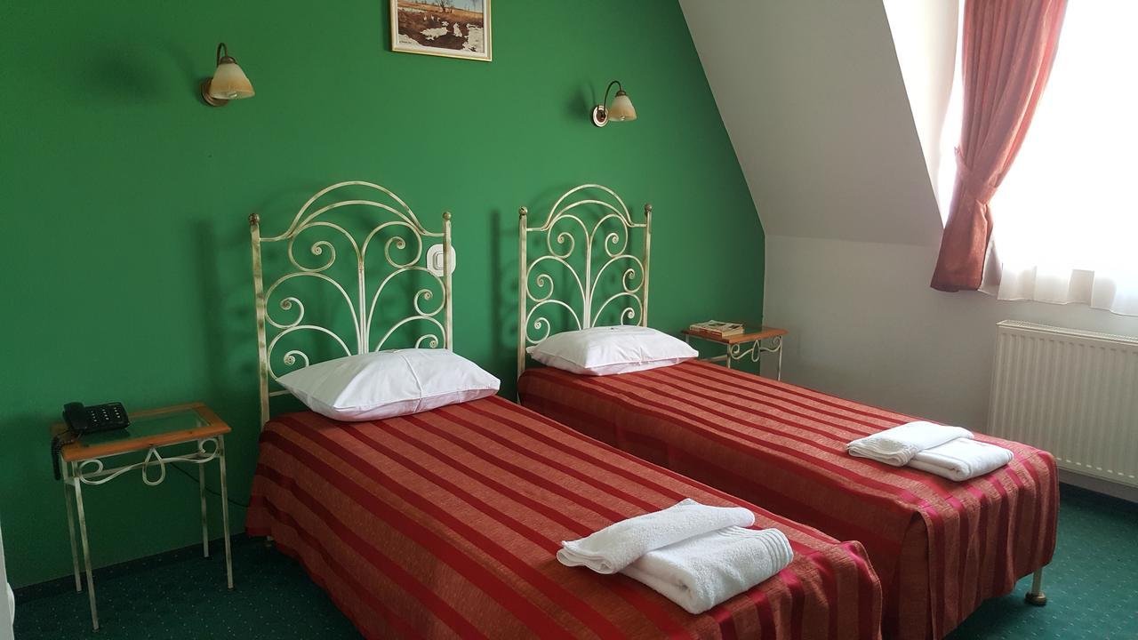 Hotel Melody Oradea Exteriör bild
