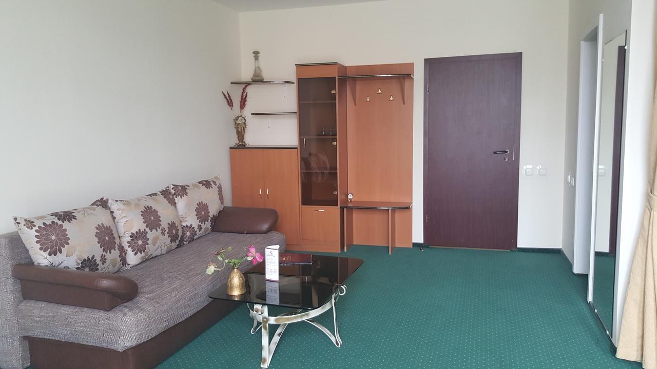 Hotel Melody Oradea Exteriör bild