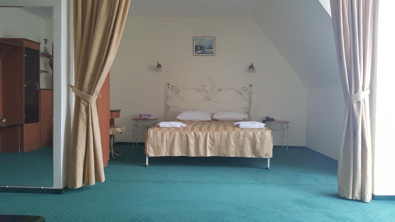 Hotel Melody Oradea Exteriör bild
