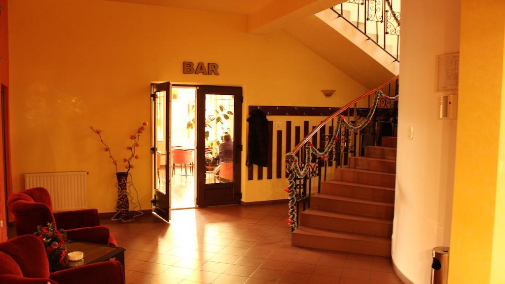 Hotel Melody Oradea Exteriör bild